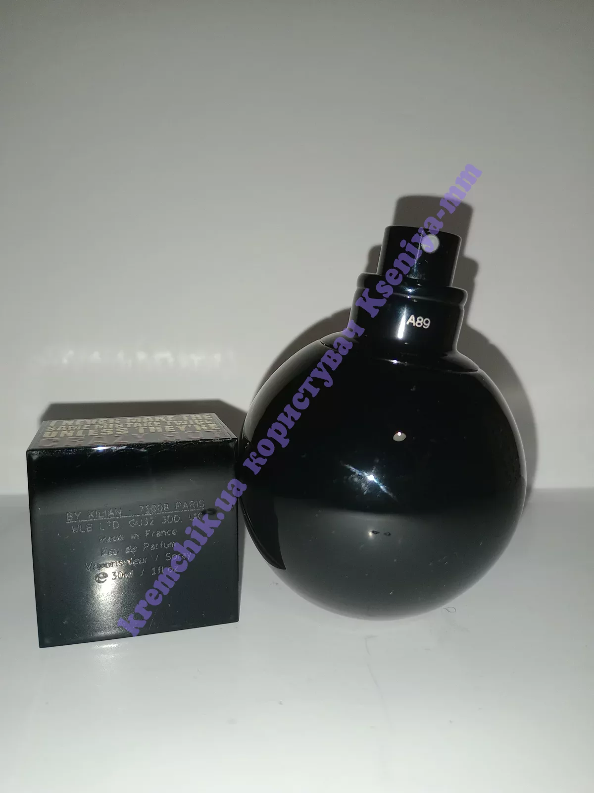 Ол тыңшылық жасады, содан кейін анасын ұрды.